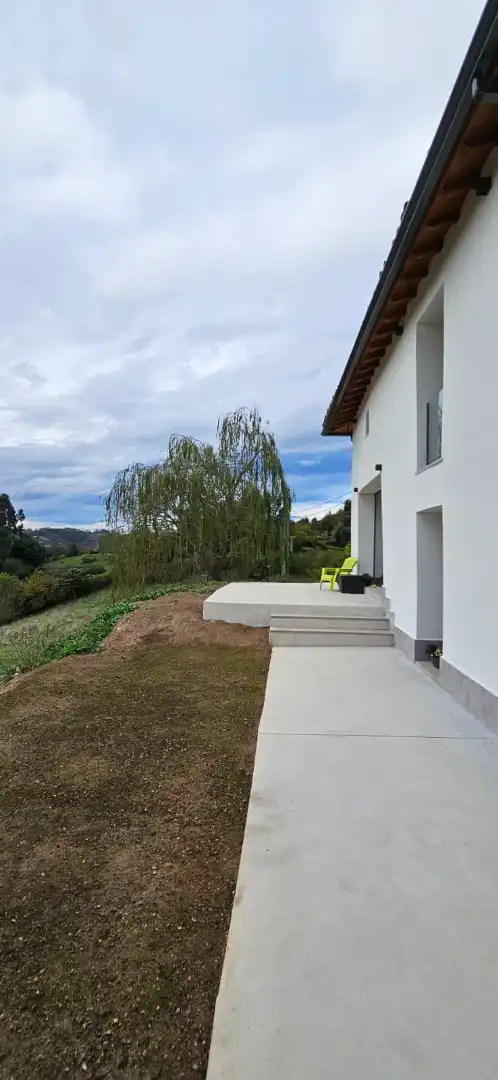 Terrassa de Casa o xalet en venda en Oviedo  amb Aire condicionat, Calefacció i Jardí privat