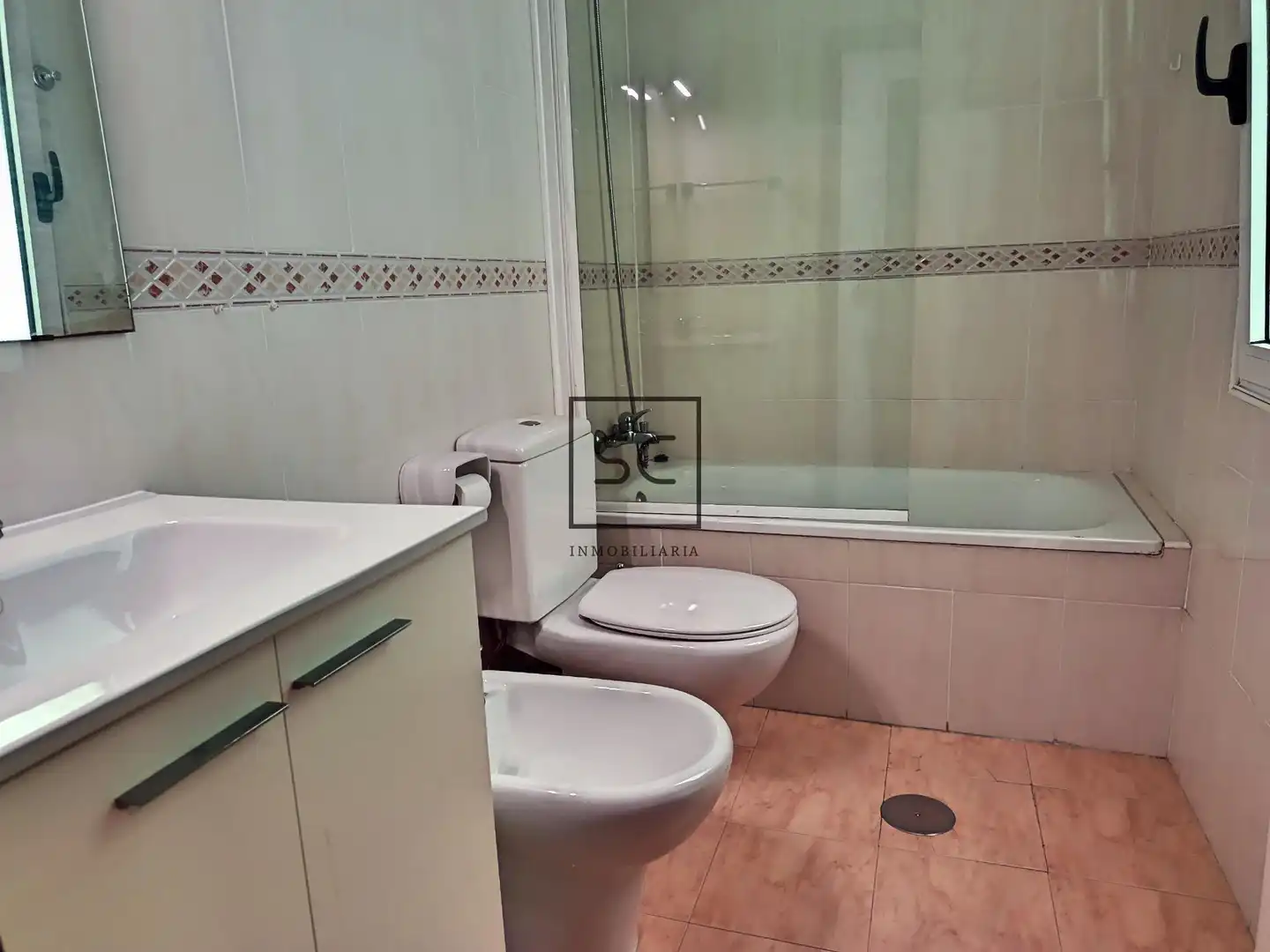 Baño de Piso en venta en Ferrol con Calefacción, Terraza y Amueblado