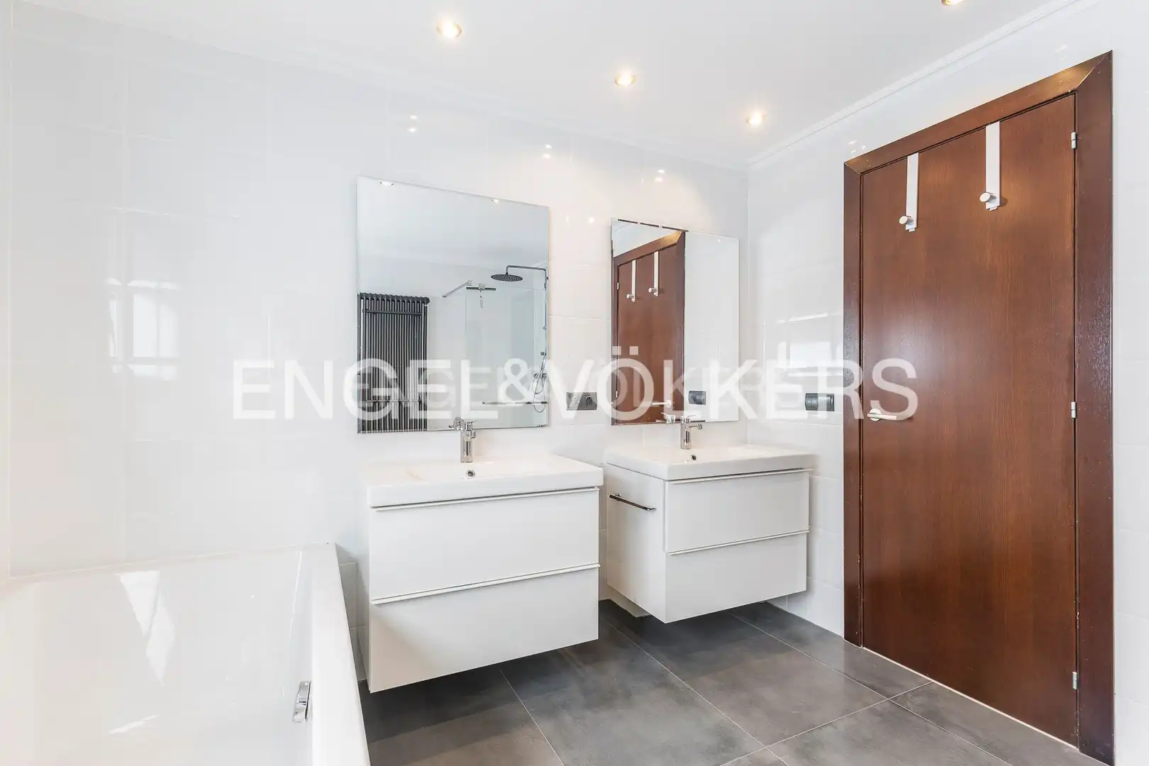 Bathroom of Houses for sale in Castelldefels  with Air Conditioner, Heating and Private garden