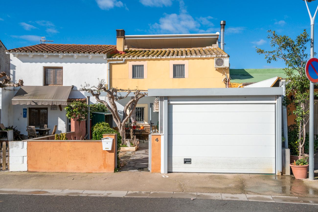 Exterior view of Single-family semi-detached for sale in Sant Jaume d'Enveja  with Air Conditioner, Terrace and Internet