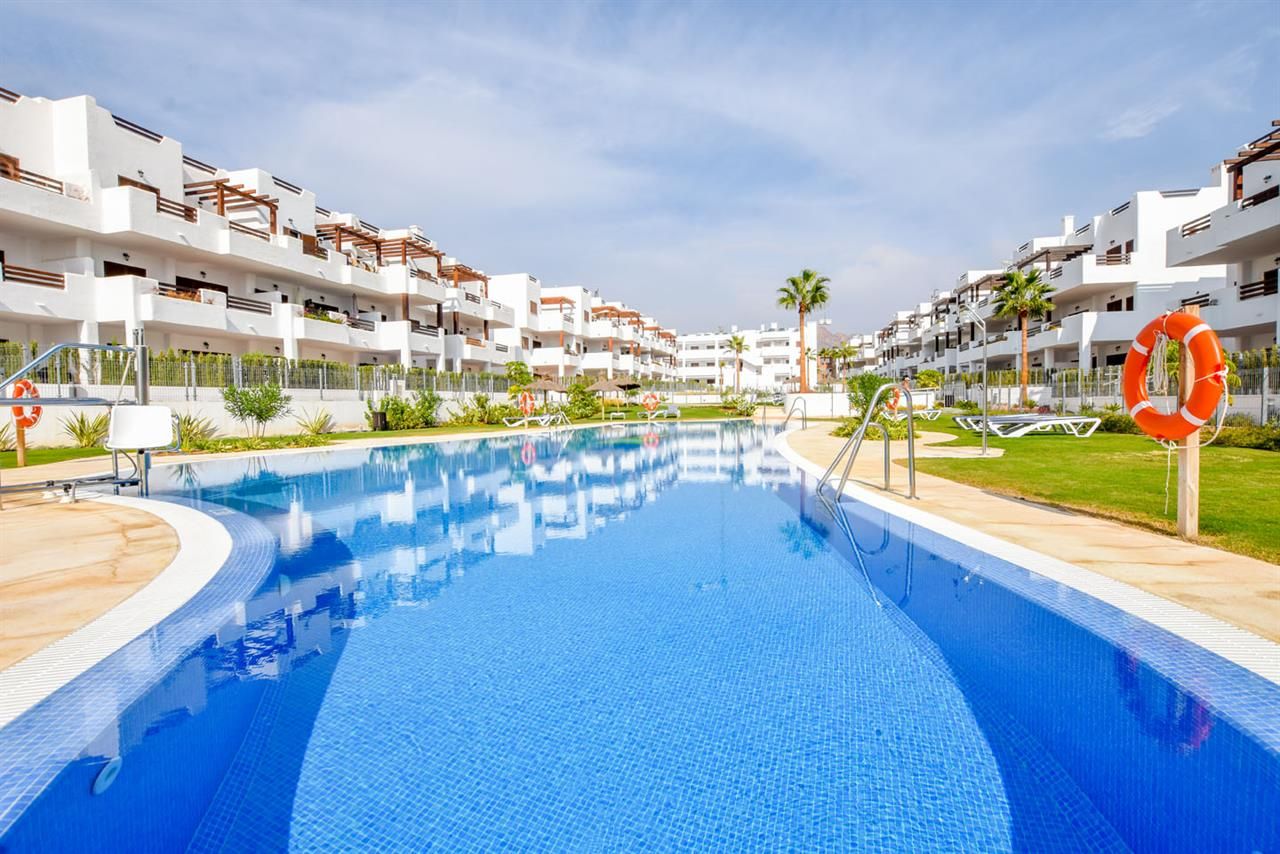 Vista exterior de Apartament en venda en Pulpí amb Aire condicionat, Terrassa i Piscina