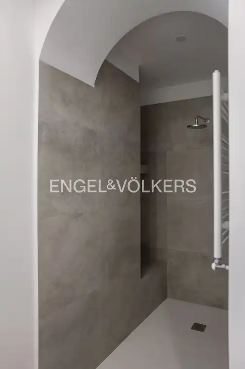 Bathroom of Flat for rent in Madrid  with Air Conditioner, Heating and Balcony