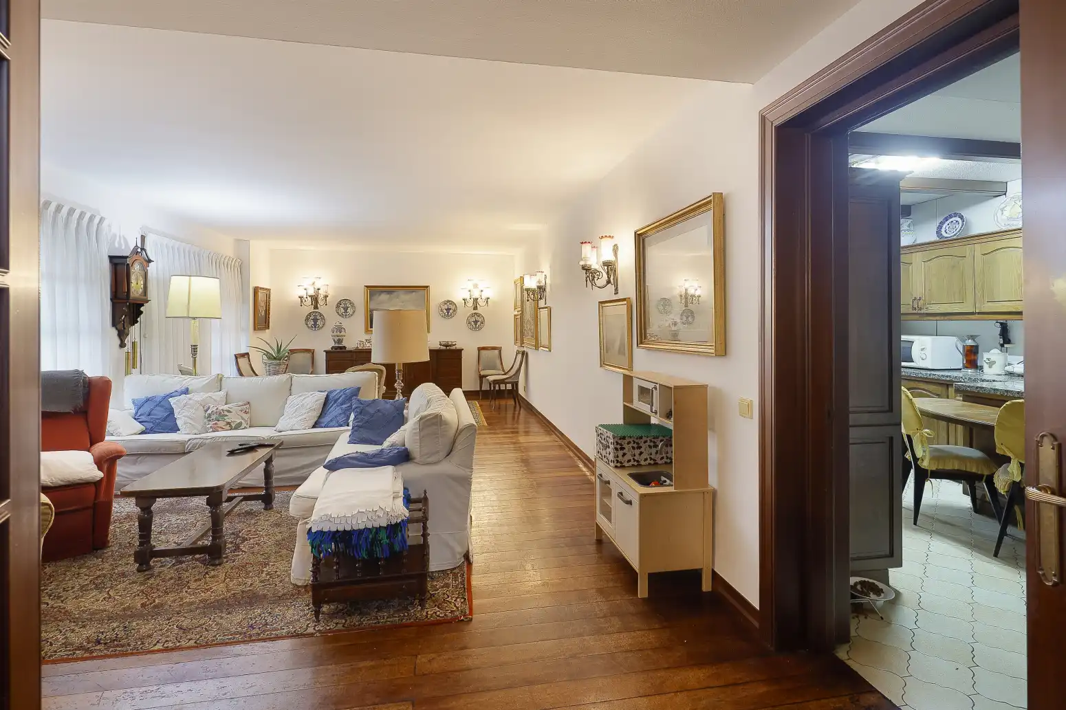 Sala d'estar de Casa o xalet en venda en Gijón  amb Calefacció, Jardí privat i Parquet
