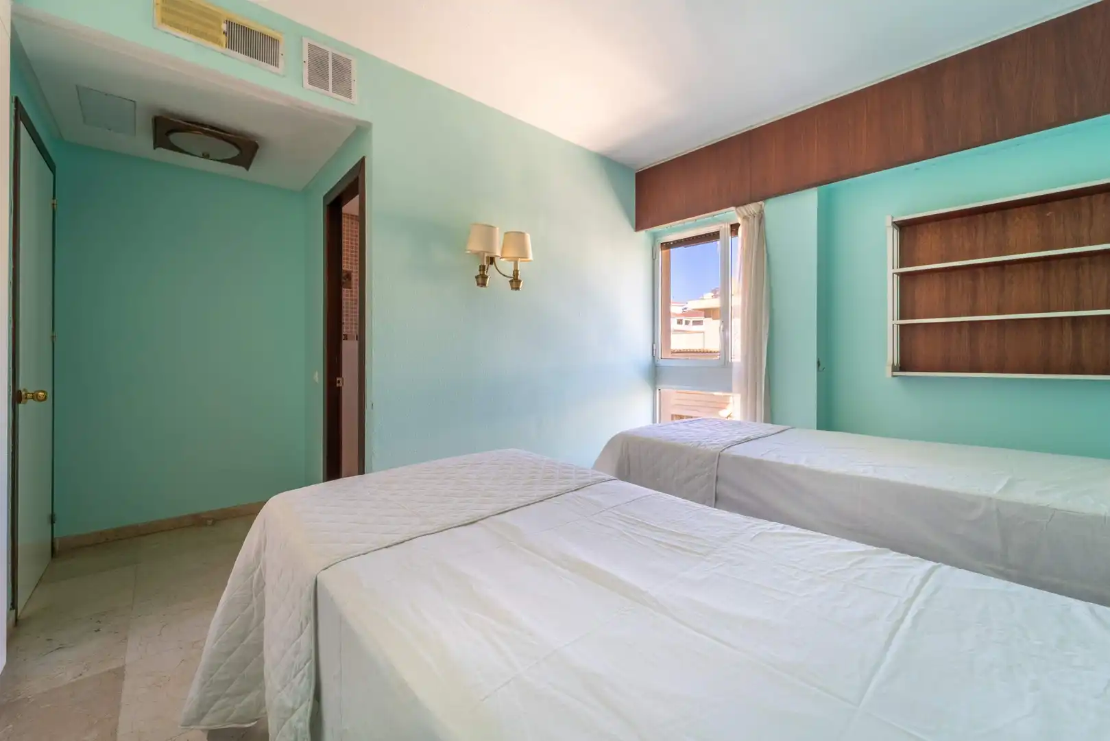 Dormitori de Apartament en venda en Torremolinos amb Aire condicionat, Terrassa i Traster