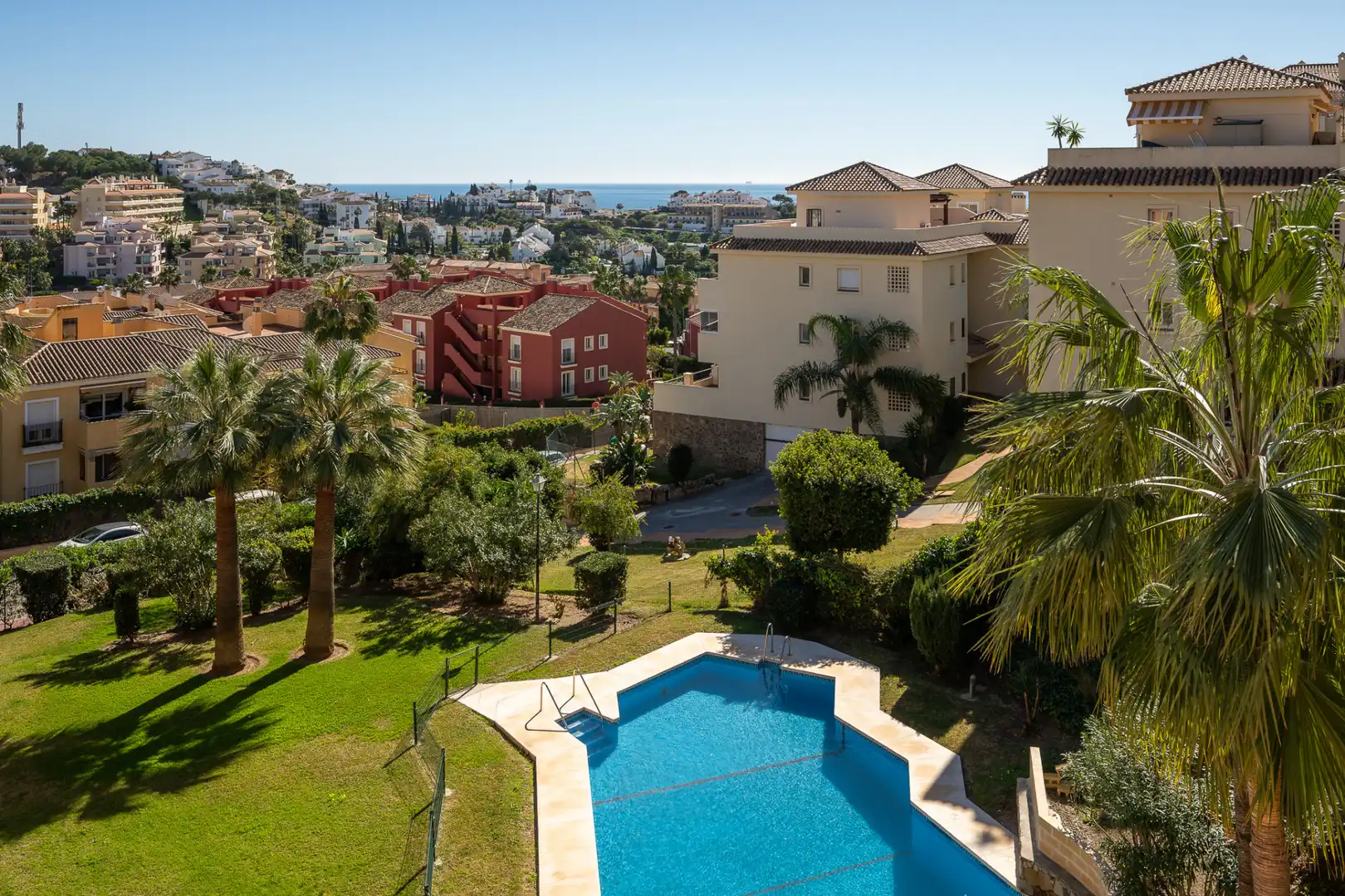 Vista exterior de Dúplex en venda en Mijas amb Terrassa, Piscina i Moblat