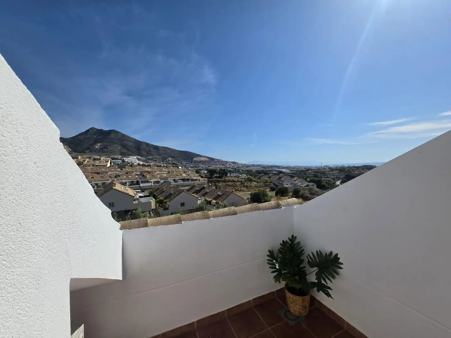 Vista exterior de Casa adosada en venda en Benalmádena amb Aire condicionat, Jardí privat i Terrassa