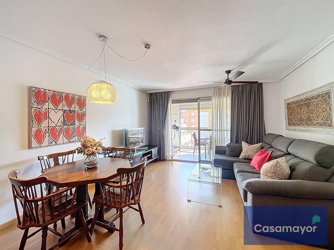 Sala d'estar de Pis en venda en Alicante / Alacant amb Aire condicionat, Calefacció i Jardí privat