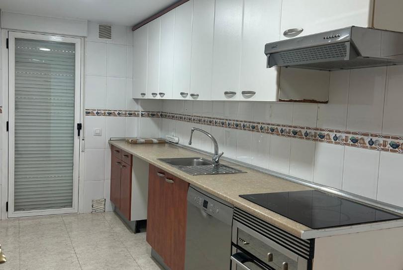 Photo 1 of Planta baja for sale in Calle de la Frontera, Casa Amarilla, Madrid