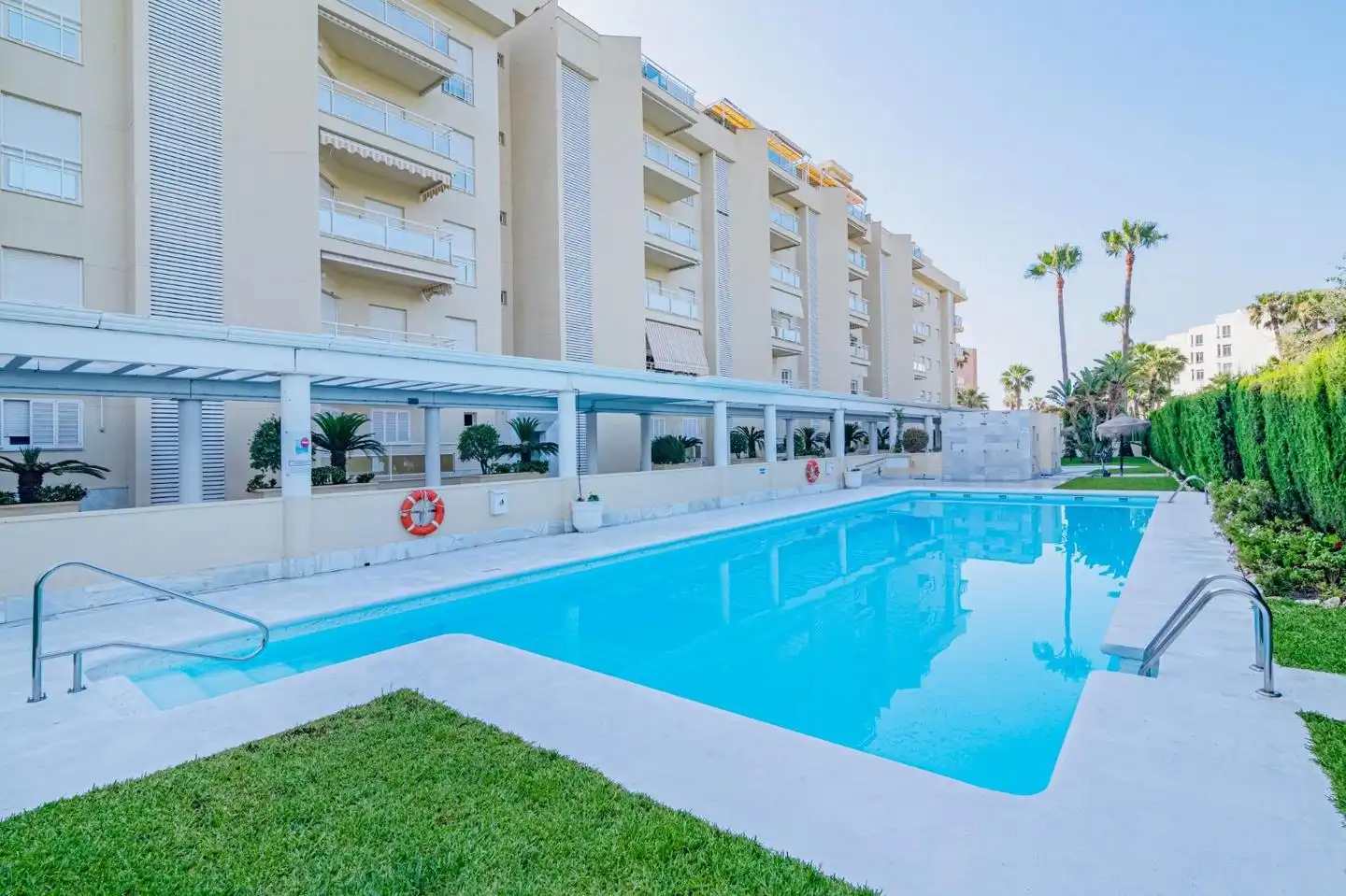 Piscina de Piso en venta en Motril con Terraza y Piscina comunitaria