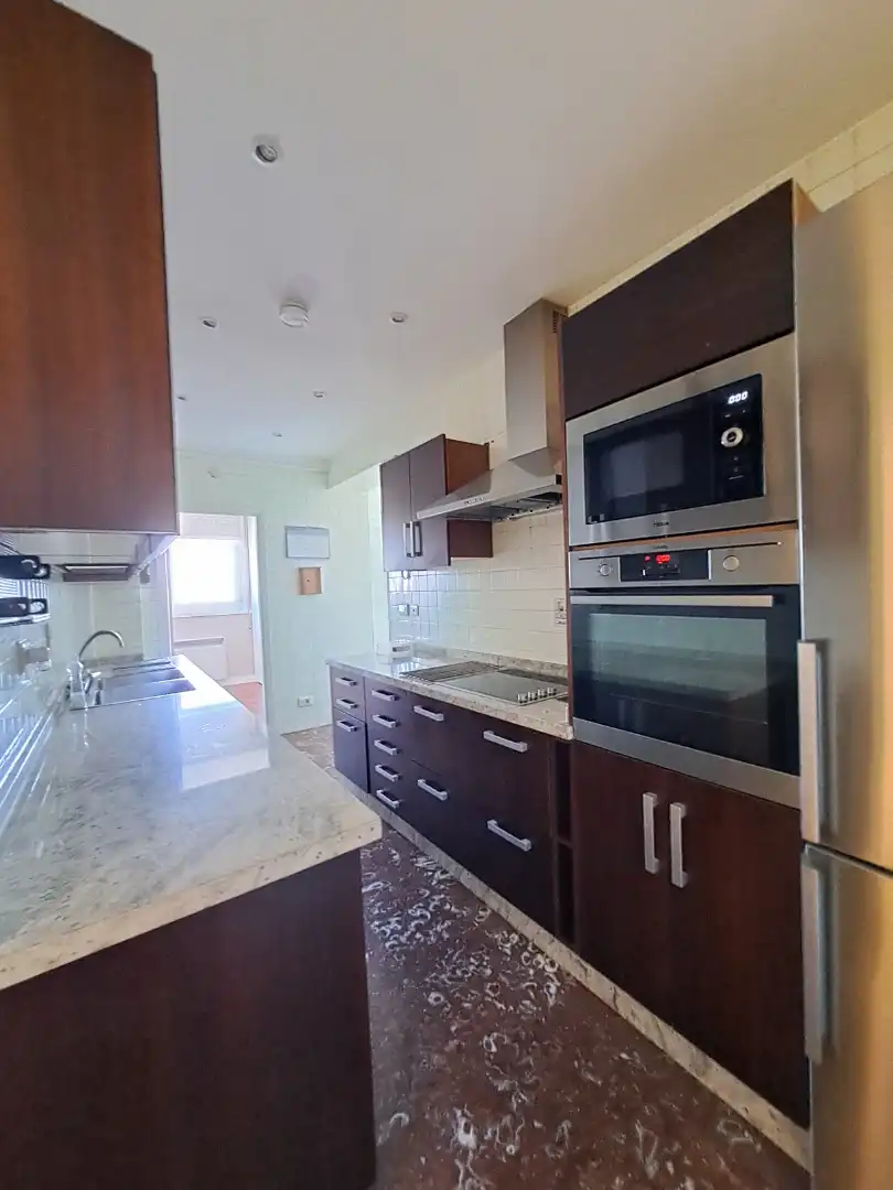 Cocina de Piso de alquiler en A Coruña Capital  con Calefacción, Terraza y Amueblado