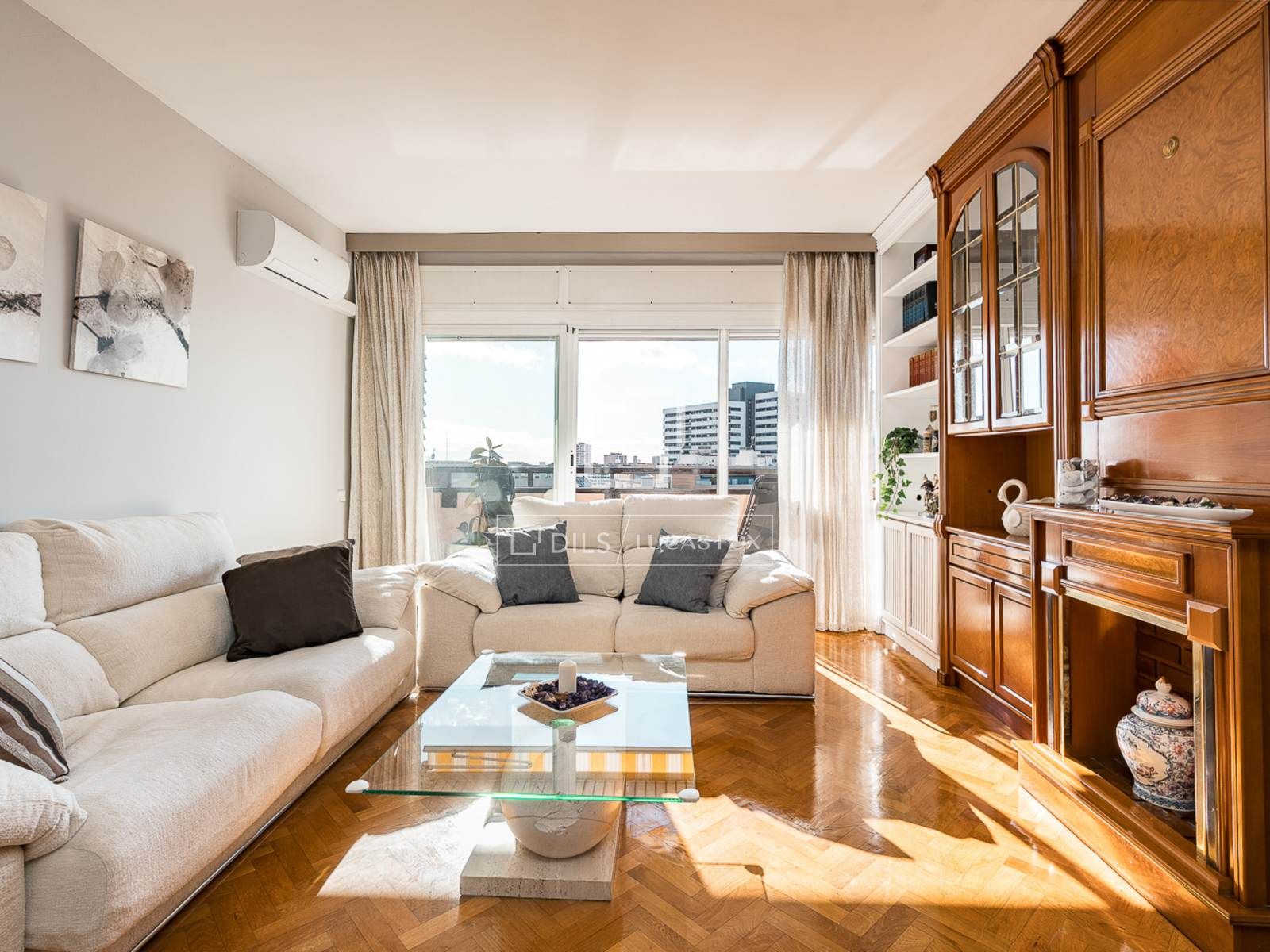 Living room of Flat for sale in  Barcelona Capital  with Air Conditioner, Heating and Private garden