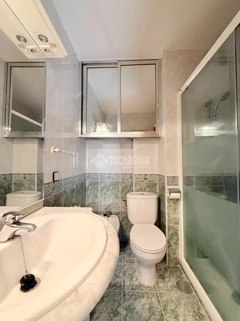 Baño de Piso en venta en Alcobendas con Calefacción y Terraza