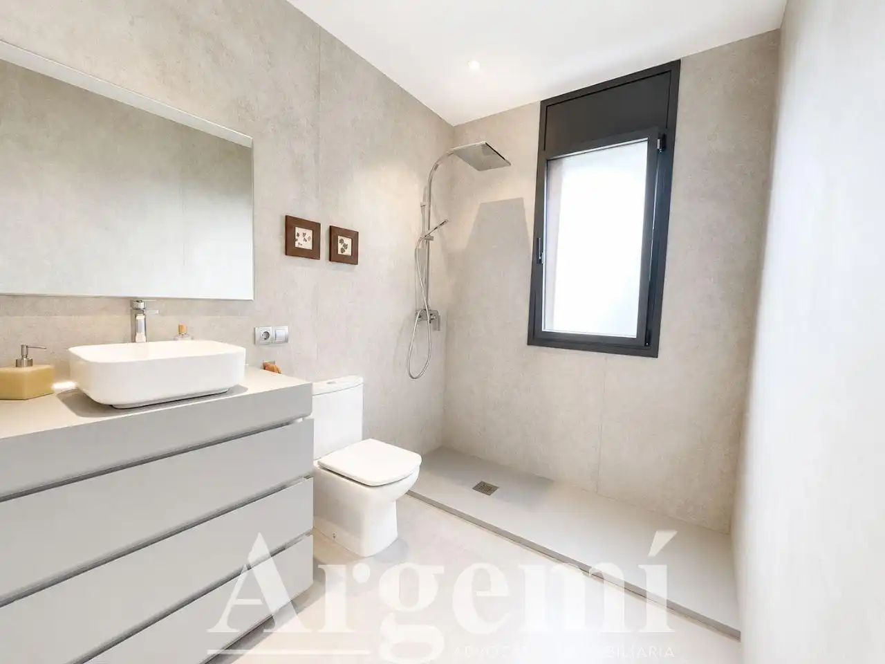 Baño de Casa o chalet en venta en Palau-solità i Plegamans con Aire acondicionado, Calefacción y Jardín privado
