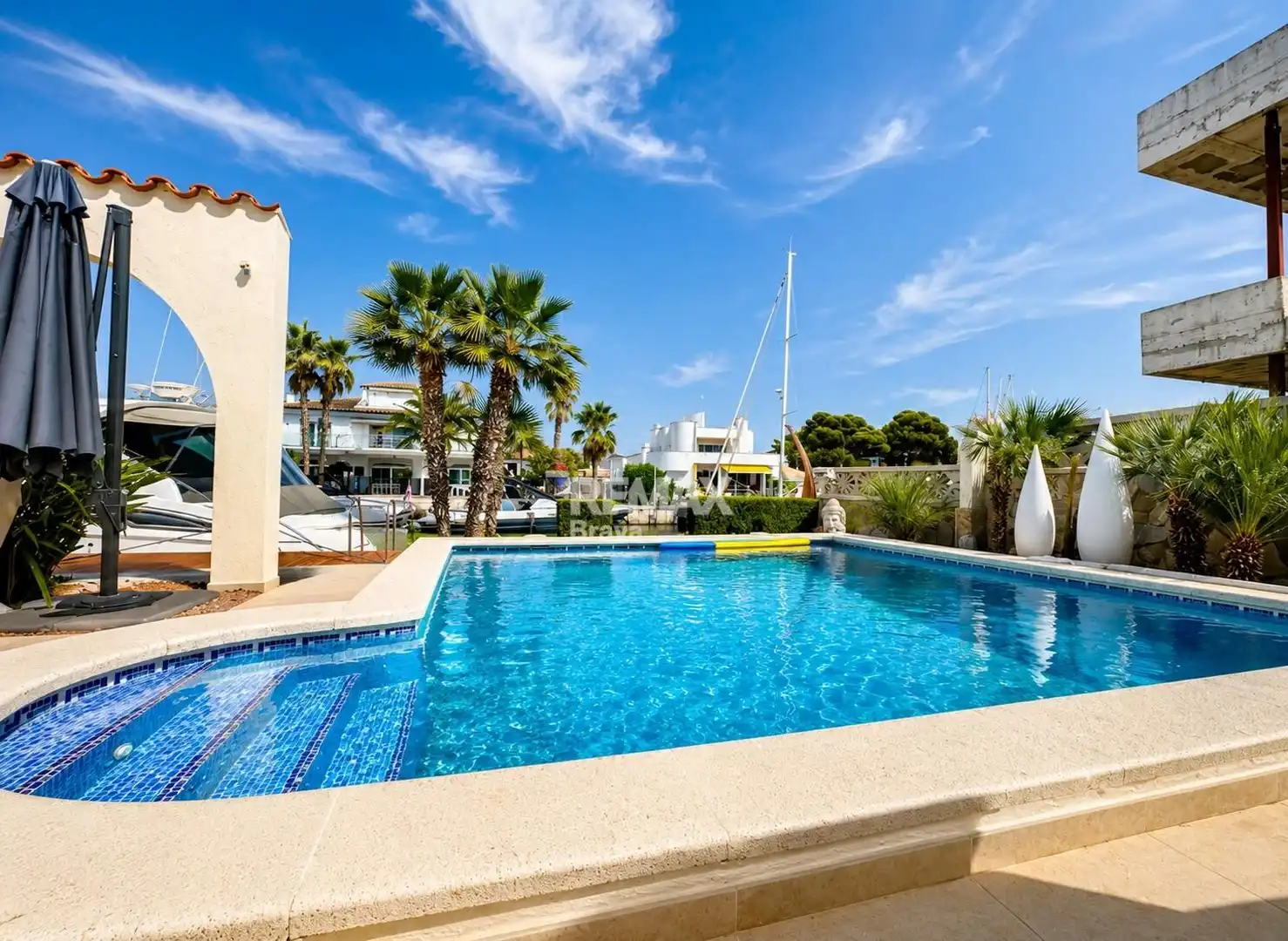 Piscina de Casa o xalet en venda en Roses amb Aire condicionat, Calefacció i Jardí privat