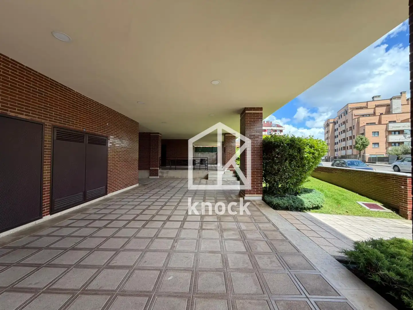 Terraza de Piso en venta en Oviedo  con Calefacción, Jardín privado y Trastero