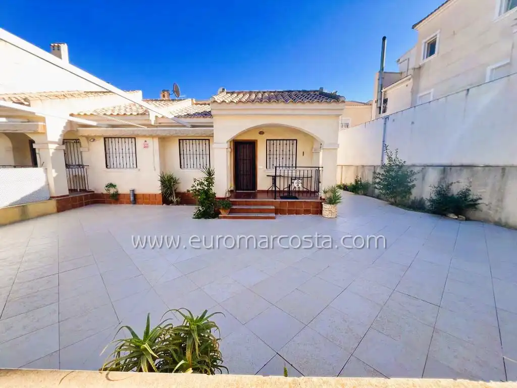 Casa pareada con piscina en venta en Carrer el Moll, imagen 6