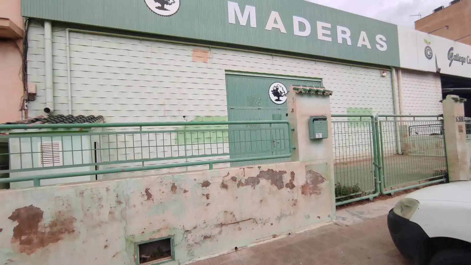 Vista exterior de Nau industrial en venda en Benalmádena