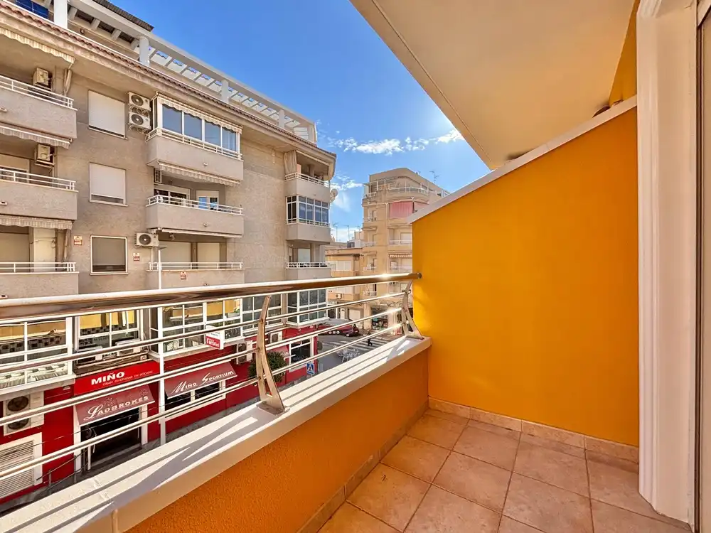Terrassa de Apartament en venda en Torrevieja amb Aire condicionat, Parquet i Moblat