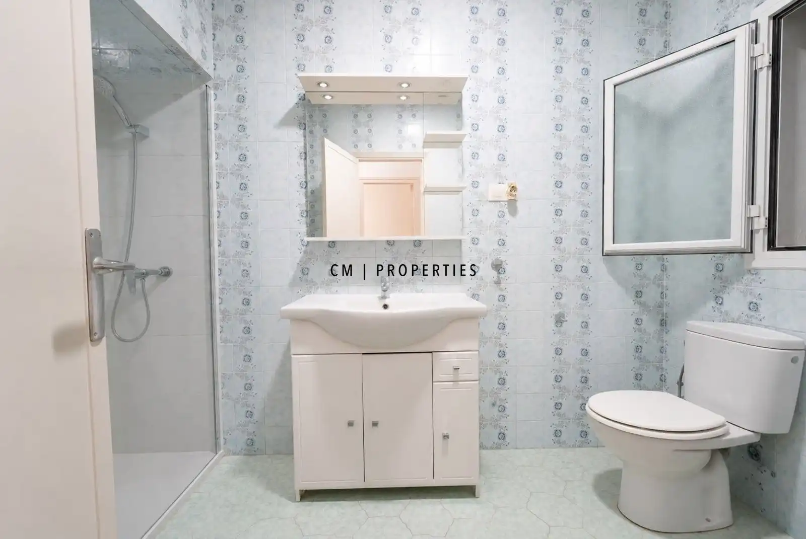 Badezimmer von Wohnung zur Miete in Valencia mit Klimaanlage, Heizung und Terrasse