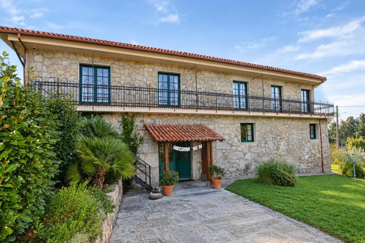 Exterior view of Houses for sale in Oia, Pontevedra