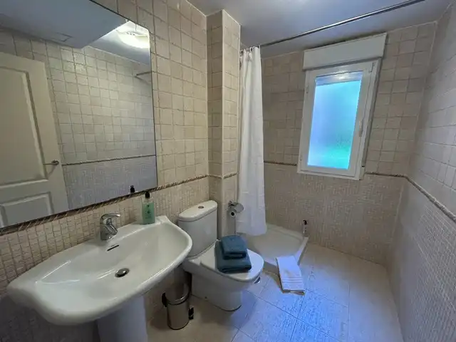 Bathroom of Flat for rent in Marbella  with Air Conditioner, Heating and Terrace
