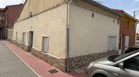 Foto 2 de Casa adosada en venda a Calle Arévalo, Tiñosillos, Ávila
