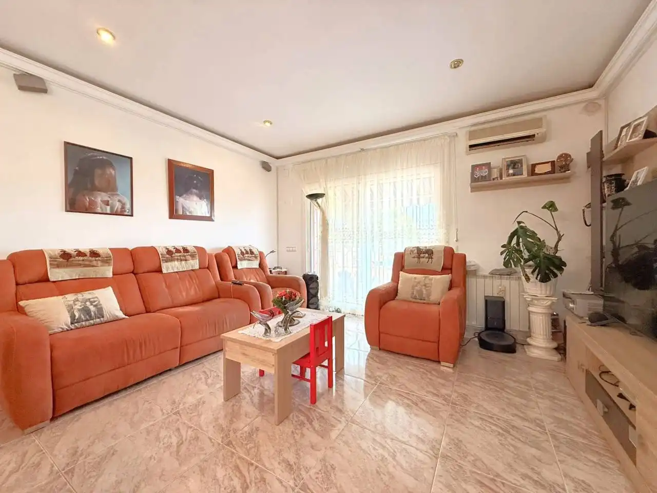 Sala de estar de Casa o chalet en venta en Riells i Viabrea con Aire acondicionado, Jardín privado y Terraza