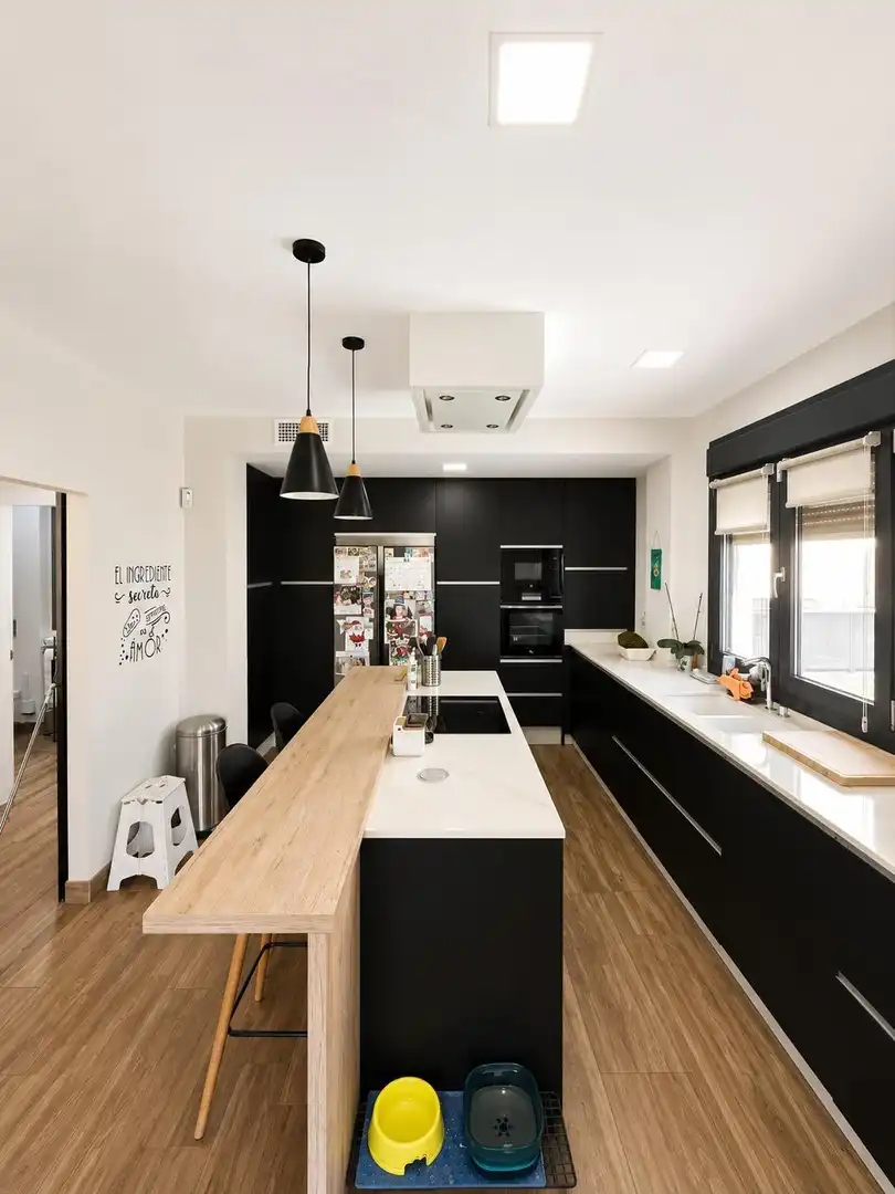 Cocina de Casa o chalet en venta en Málaga con Aire acondicionado, Calefacción y Jardín privado