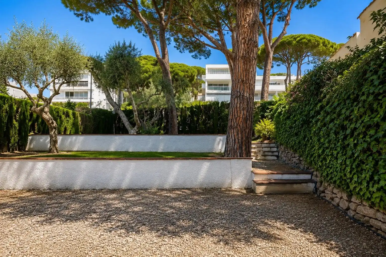 Jardí de Planta baixa en venda en Castell d'Aro, Platja d'Aro i s'Agaró amb Aire condicionat, Calefacció i Jardí privat