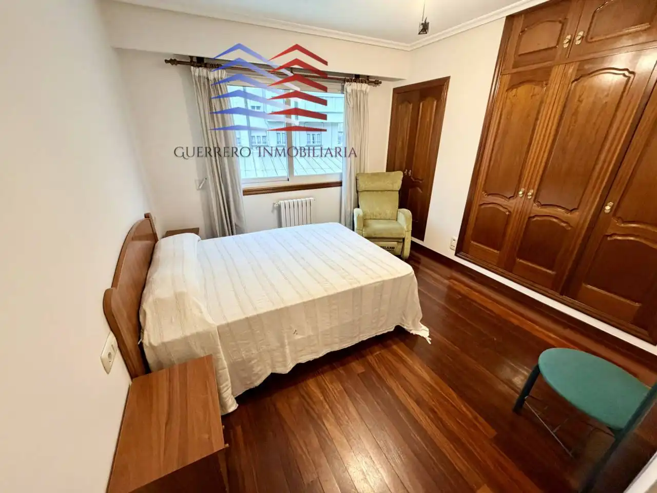 Habitación de Apartamento de alquiler en Ourense Capital  con Calefacción, Parquet y Trastero