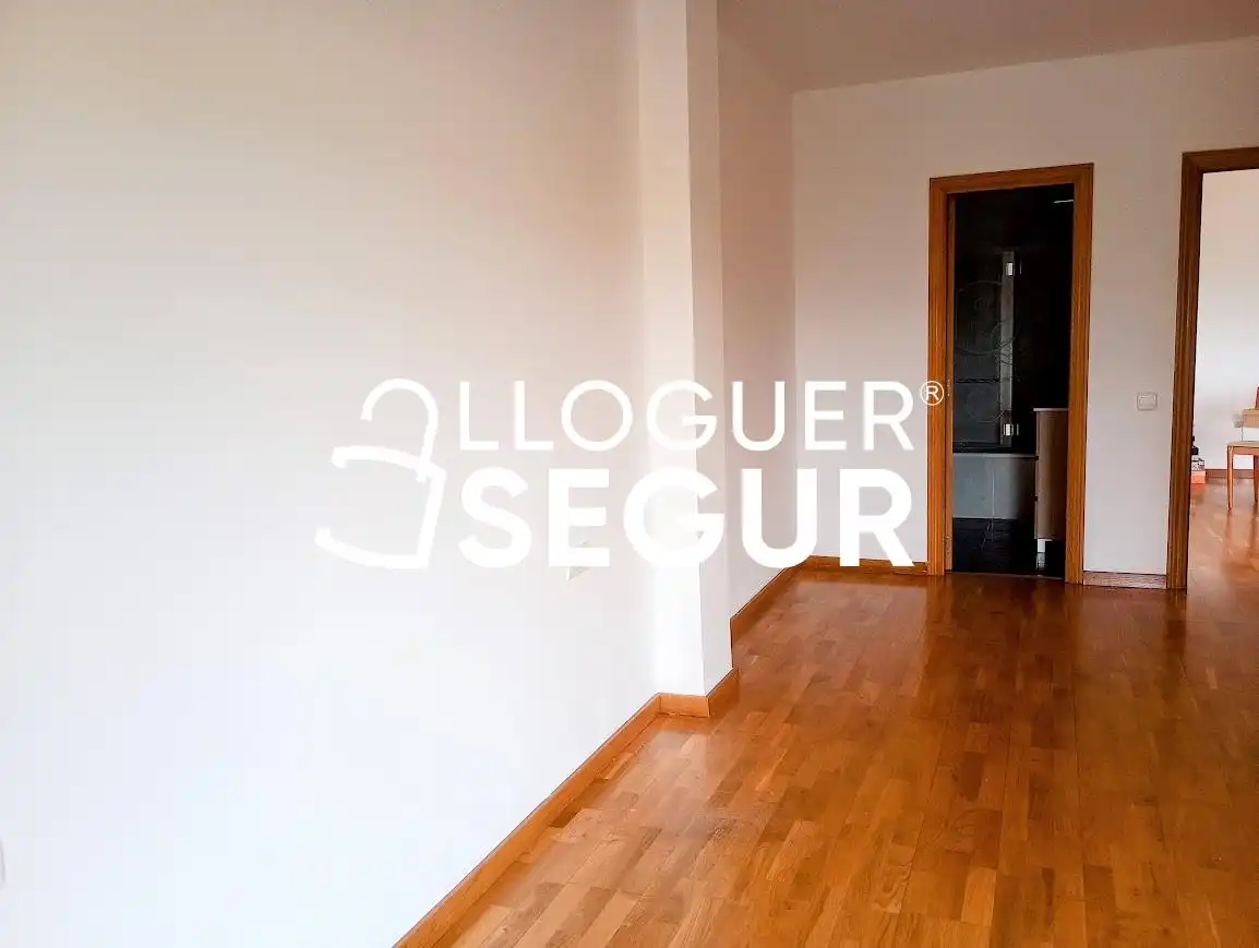 Flat for rent in Carlas Martí y Vilá, Centre