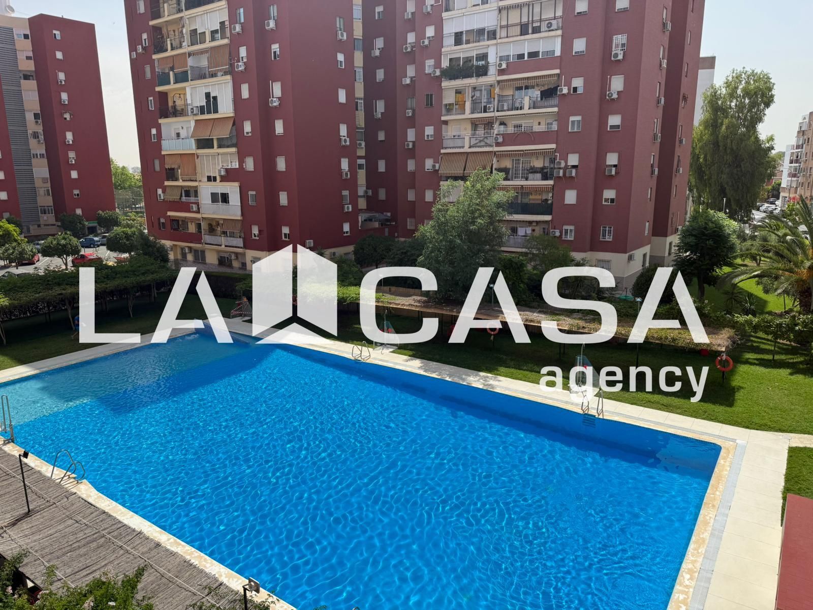 Piscina de Pis en venda en Montequinto amb Terrassa, Traster i Piscina