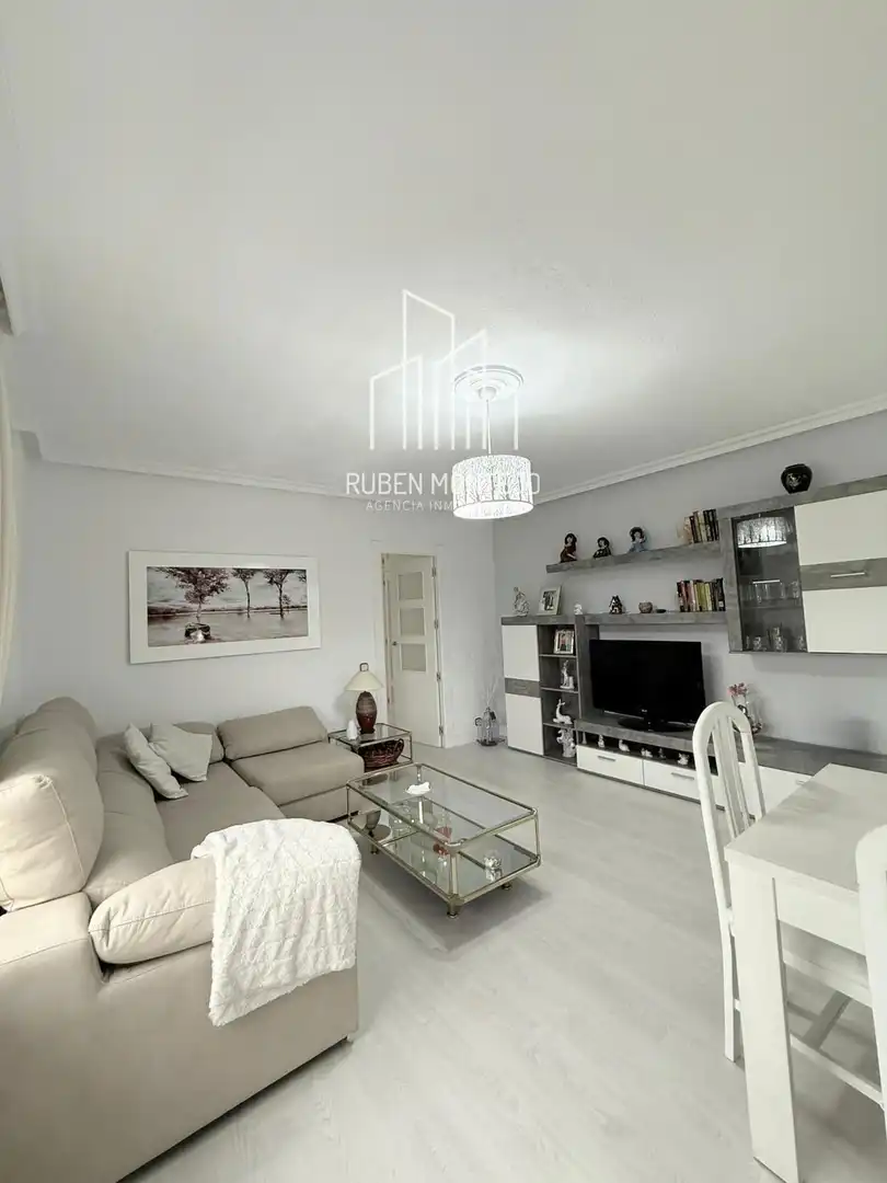 Living room of Flat for rent in Salamanca  with Heating, Terrace and Furnished
