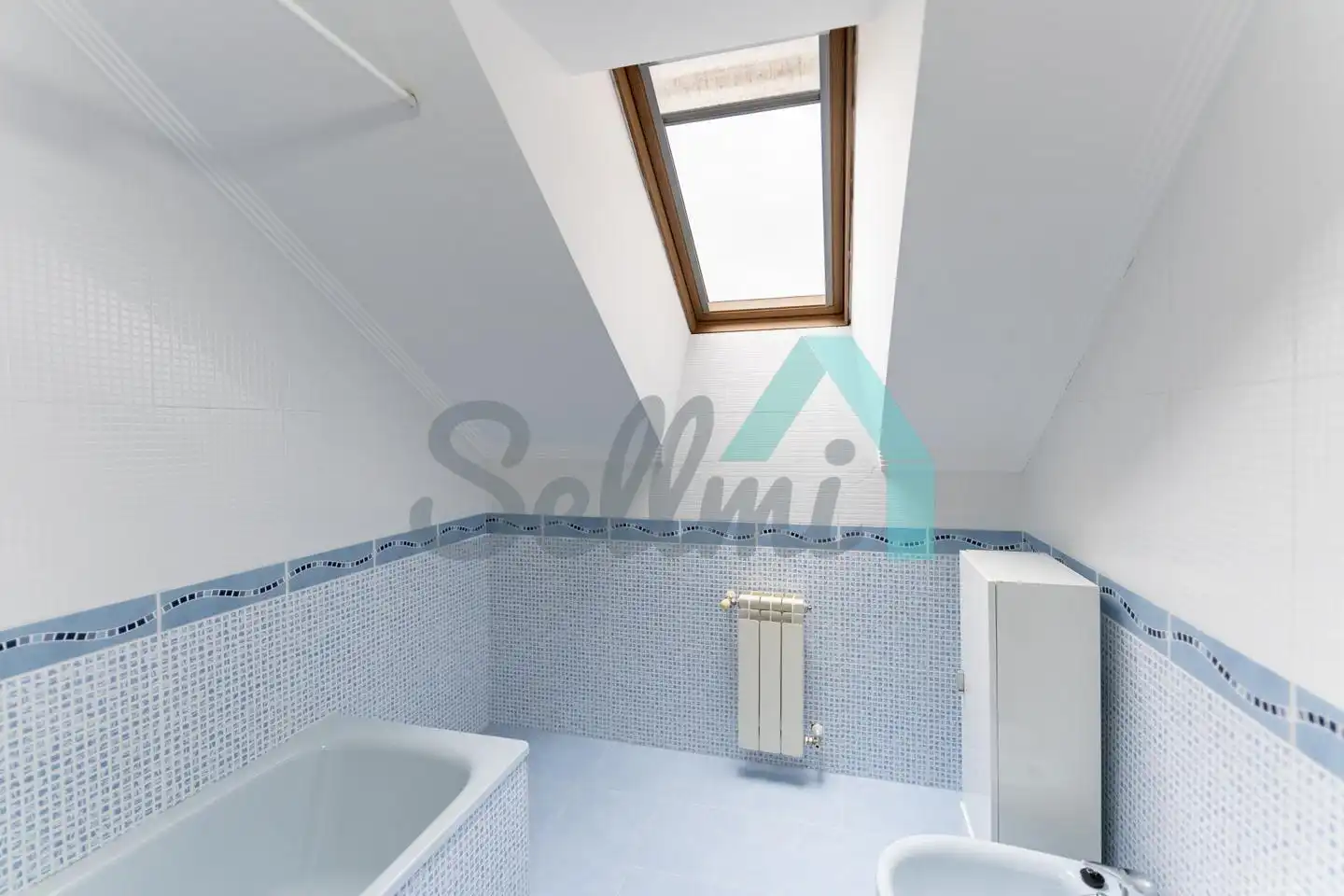 Badezimmer von Wohnung zum Verkauf in Valdés - Luarca mit Heizung und Parkett
