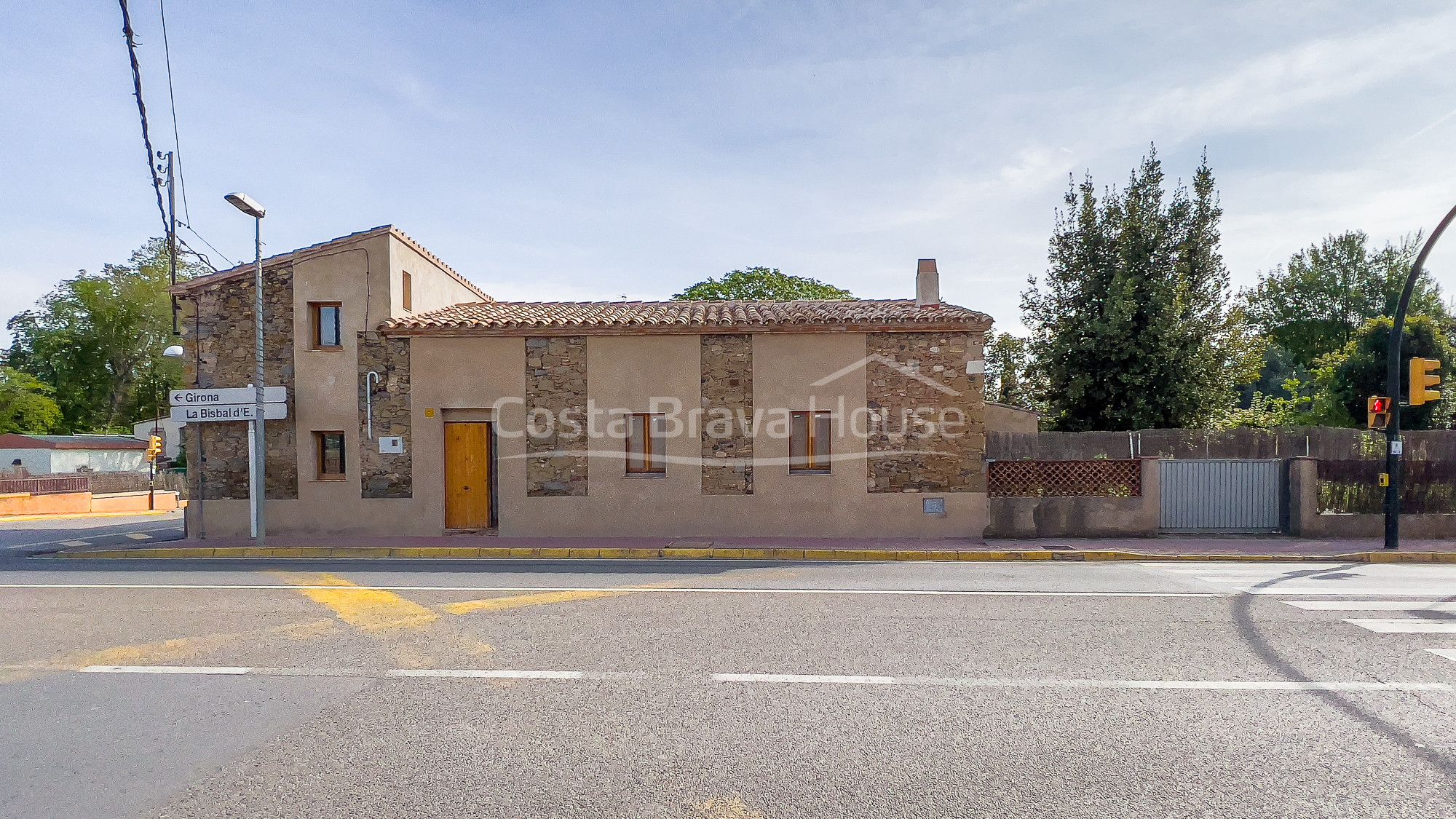 Vista exterior de Finca rústica en venda en Corçà amb Jardí privat