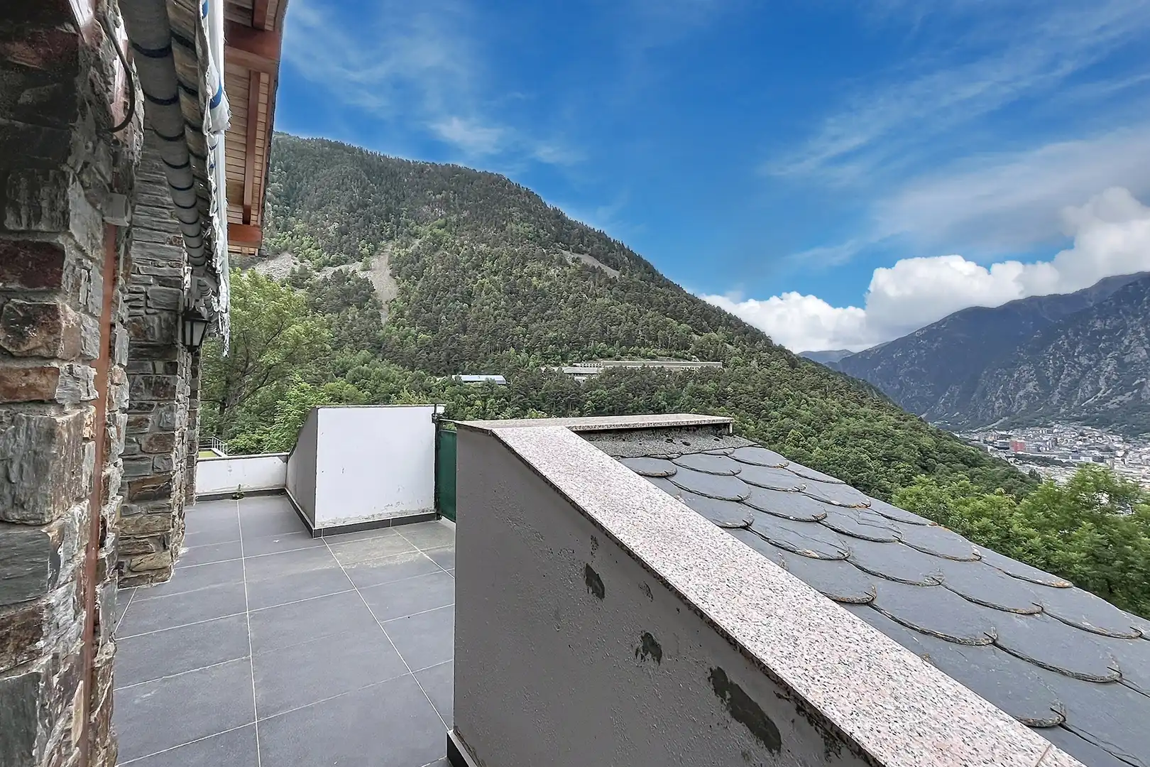 Terrasse von Haus oder Chalet zur Miete in Escaldes – Engordany mit Heizung, Privatgarten und Parkett