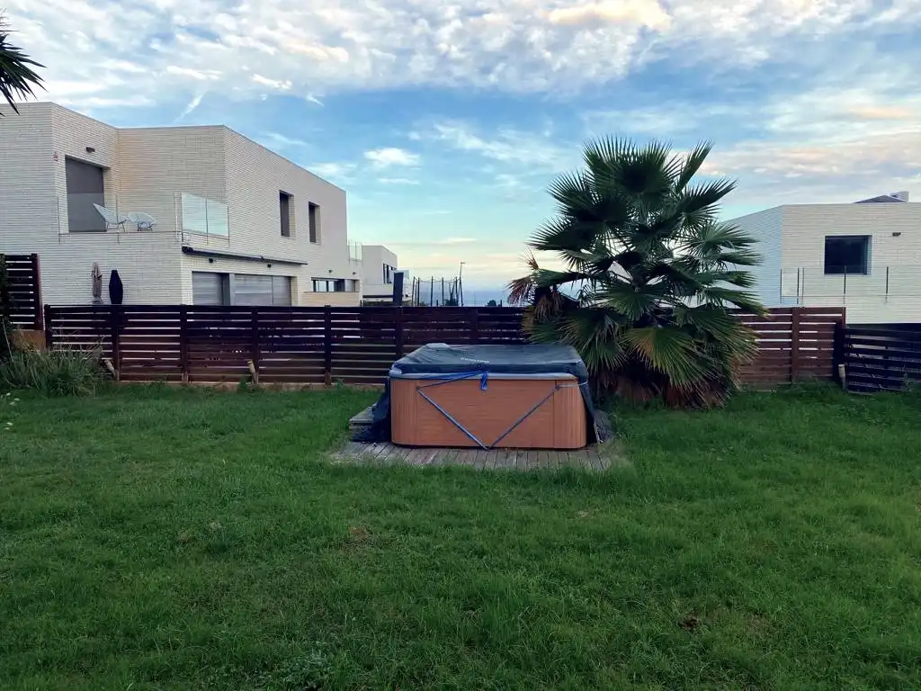Casa adosada en venta en Mataró con Aire acondicionado, Calefacción y Jardín privado