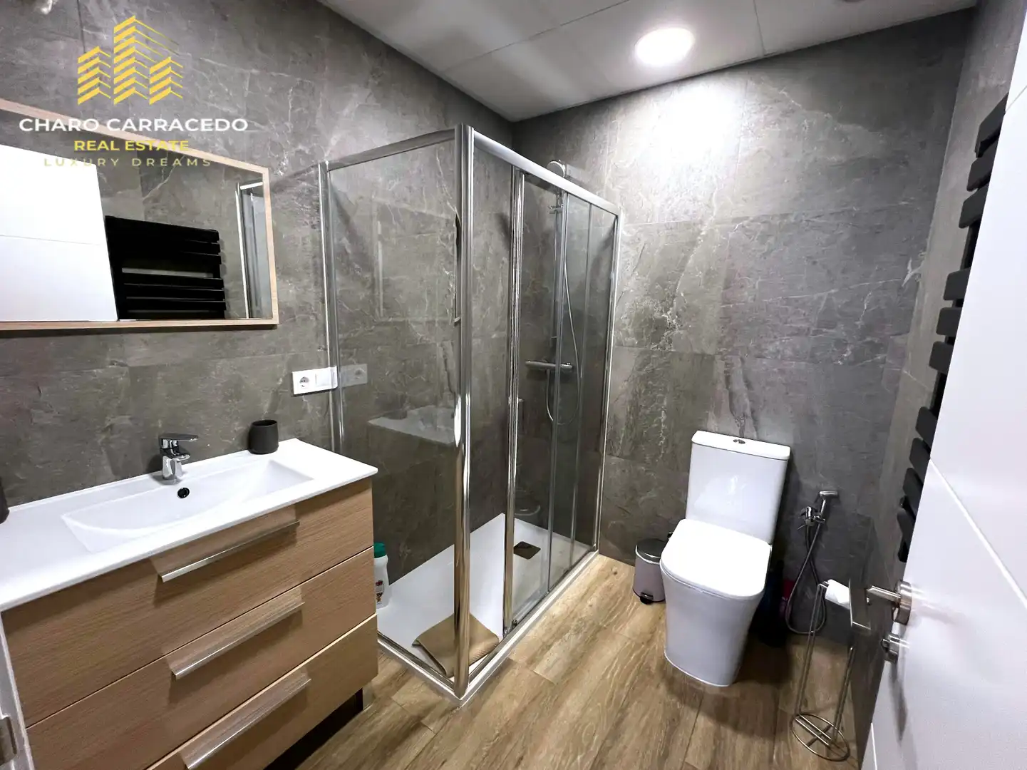Baño de Apartamento en venta en Valencia con Aire acondicionado, Amueblado y Lavadora