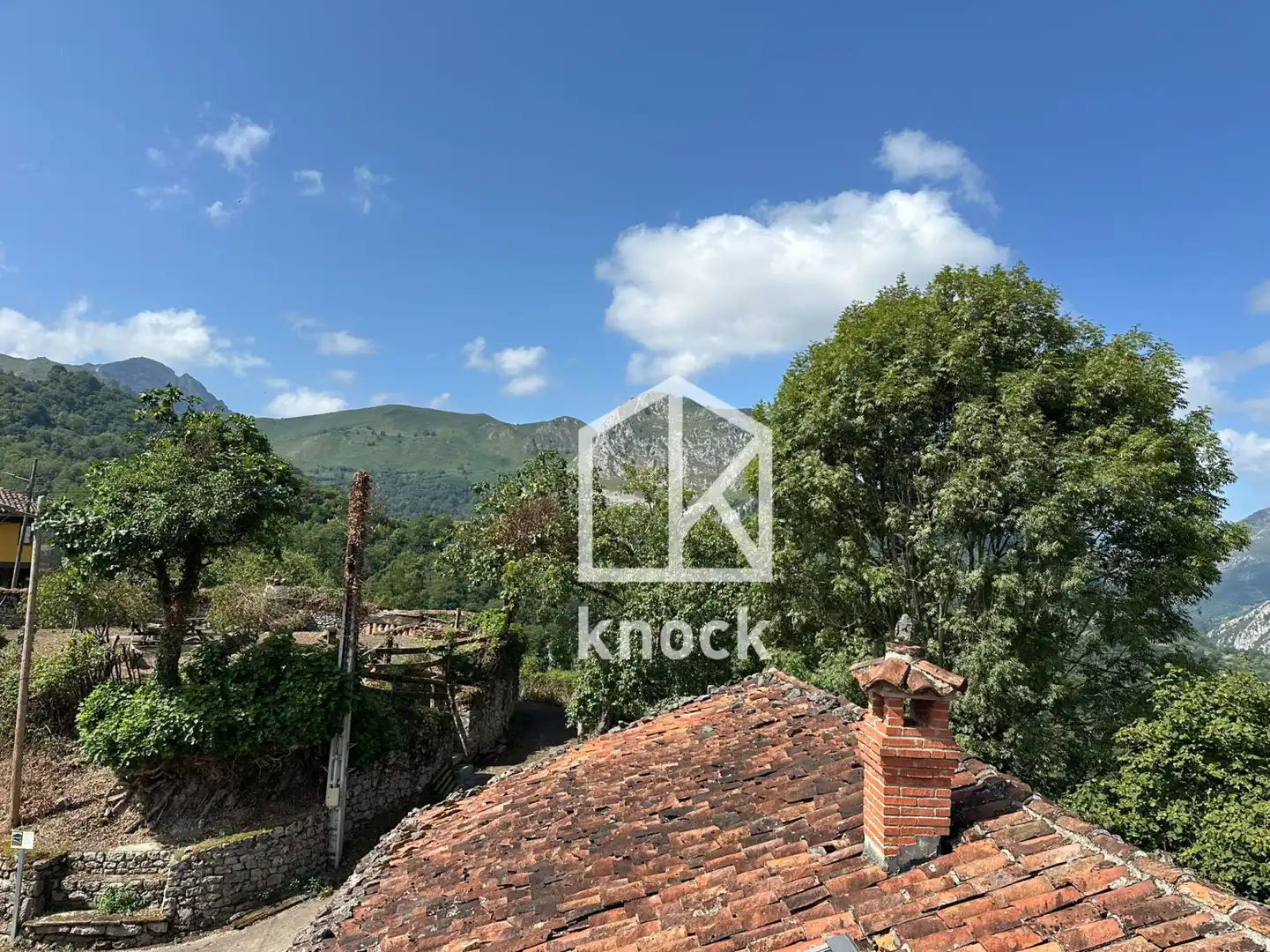 Vista exterior de Casa o xalet en venda en Amieva amb Calefacció, Moblat i Balcó