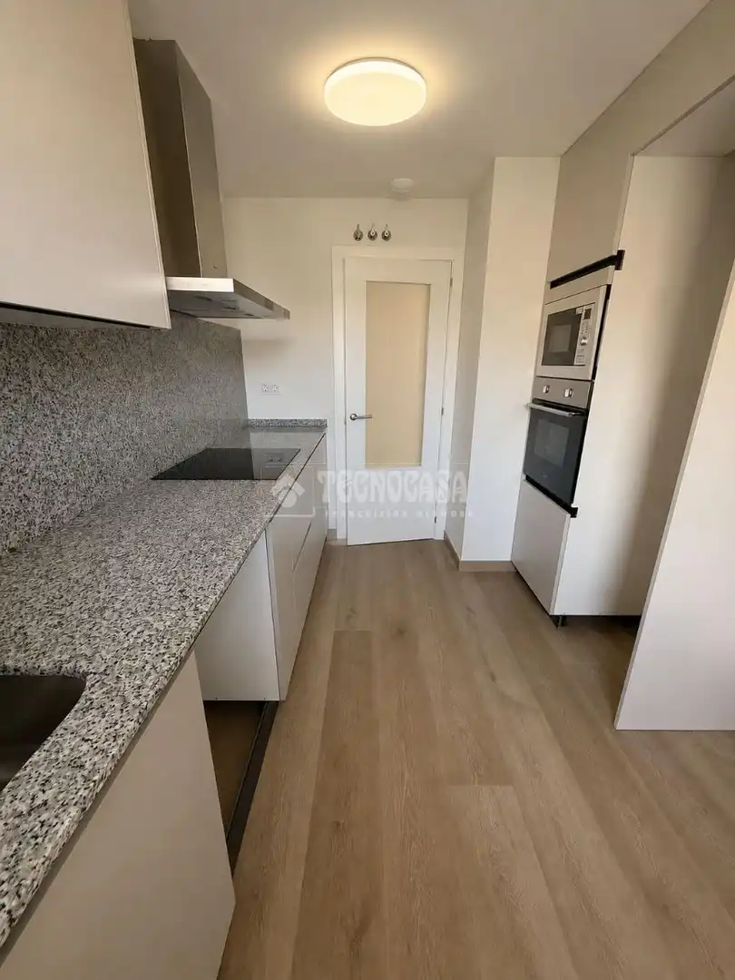 Cocina de Piso de alquiler en Camas con Terraza y Trastero