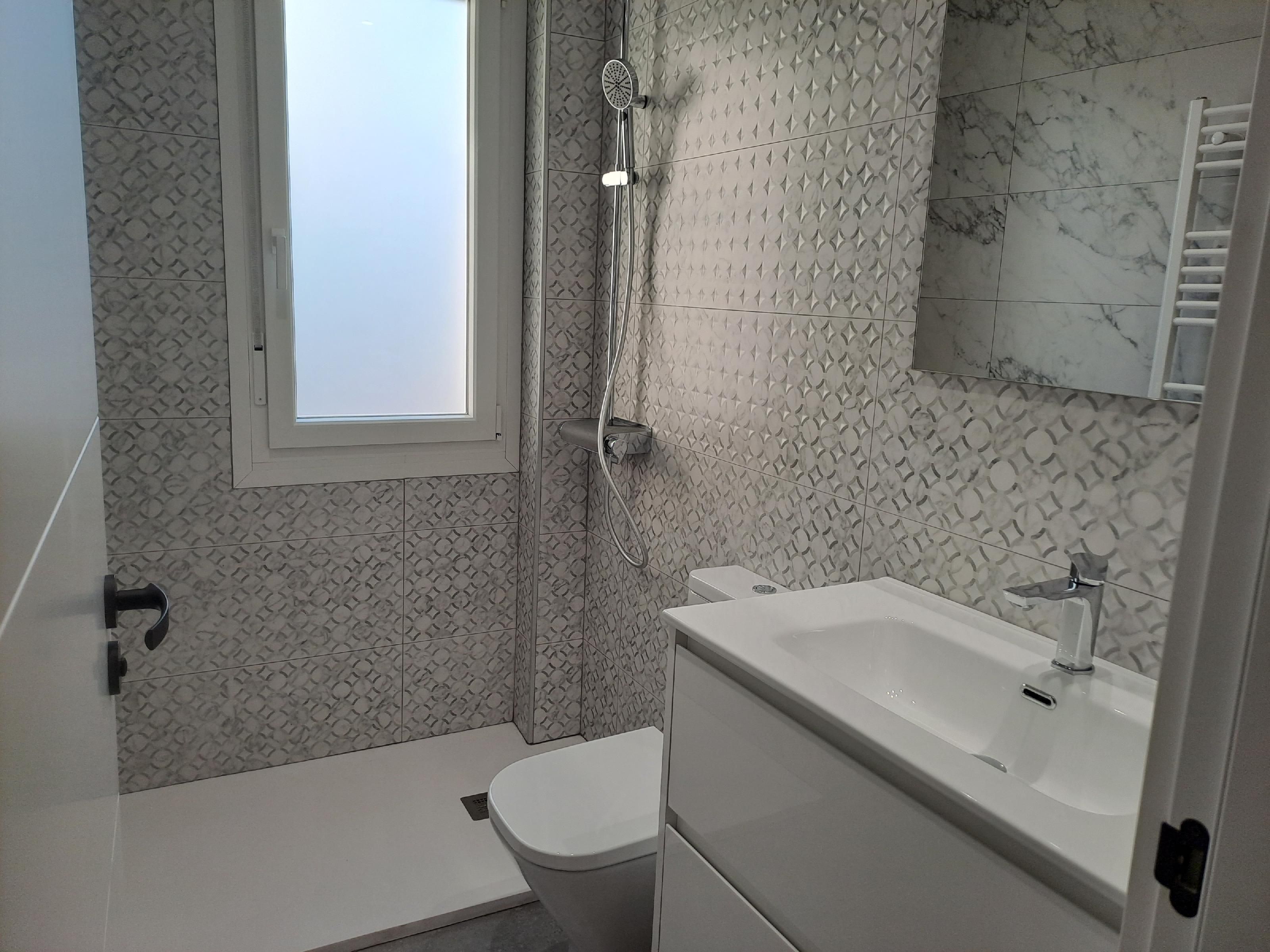 Baño de Apartamento en venta en Vitoria - Gasteiz con Terraza
