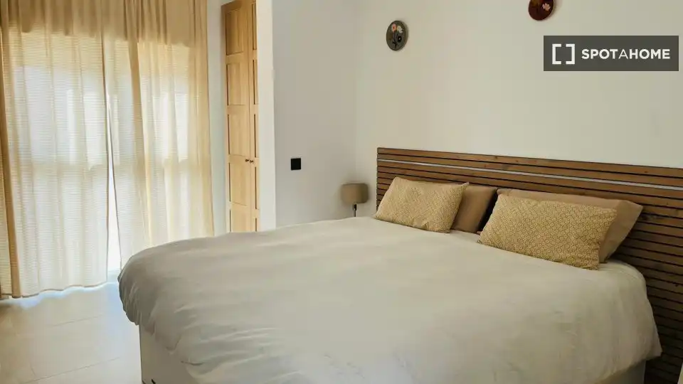 Dormitori de Apartament per a compartir en Alicante / Alacant amb Aire condicionat, Terrassa i Moblat