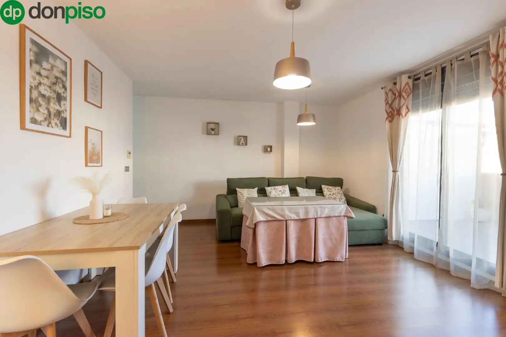 Wohnzimmer von Dachboden zum Verkauf in Armilla mit Klimaanlage, Terrasse und Abstellraum