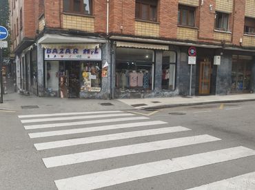 Local comercial en venda a Avenida Schulz 137