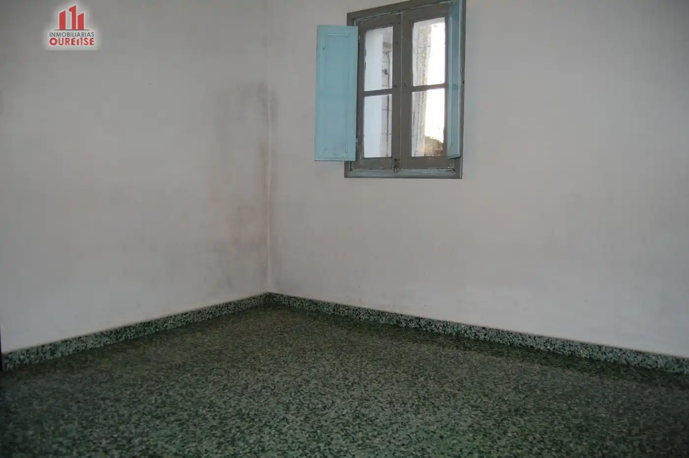 Bedroom of Houses for sale in San Cibrao das Viñas  with Balcony