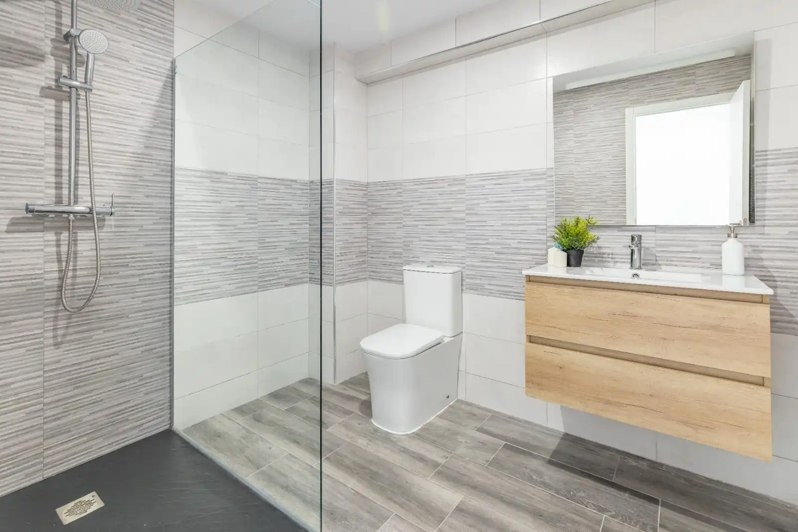 Bathroom of Flat for sale in Benifaió  with Parquet flooring and Balcony