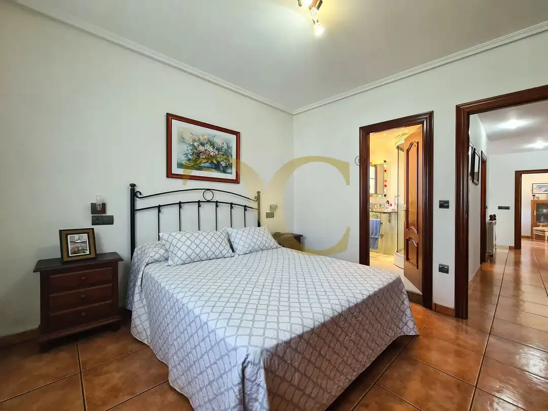 Dormitori de Casa o xalet en venda en Ribadesella amb Calefacció, Jardí privat i Terrassa