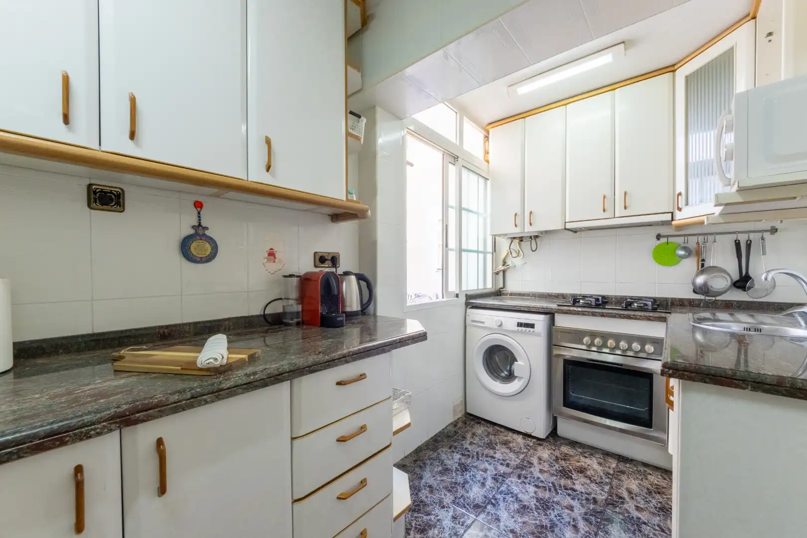 Kitchen of Flat for sale in Tarragona  with Air Conditioner, Oven and Washing machine