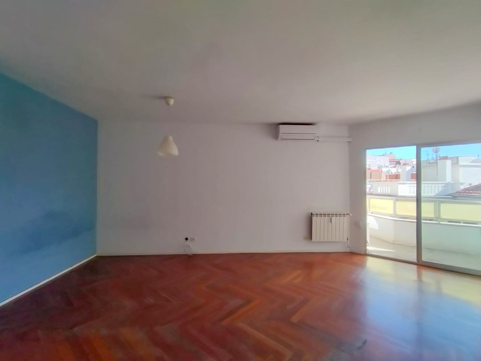 Sala d'estar de Pis en venda en  Madrid Capital amb Aire condicionat, Calefacció i Parquet