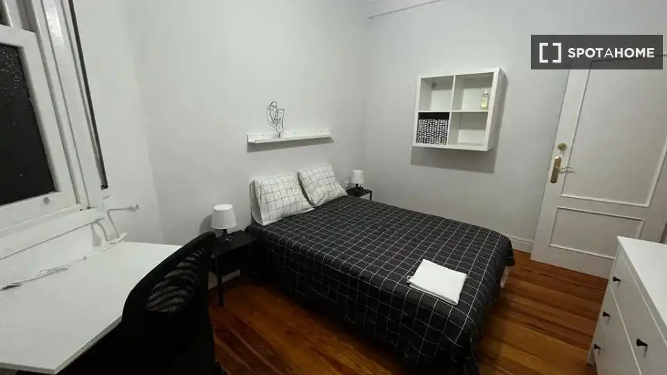 Bedroom of Flat for share in Bilbao   with Air Conditioner and Terrace